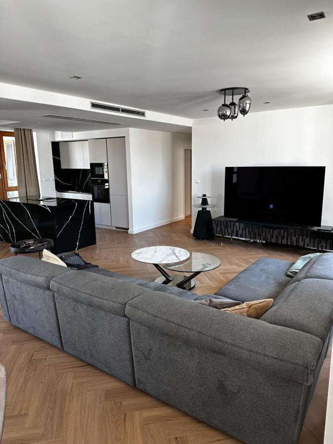 Luxury Penthouse At The Historical Centre With Free Parking Appartement Bratislava Buitenkant foto